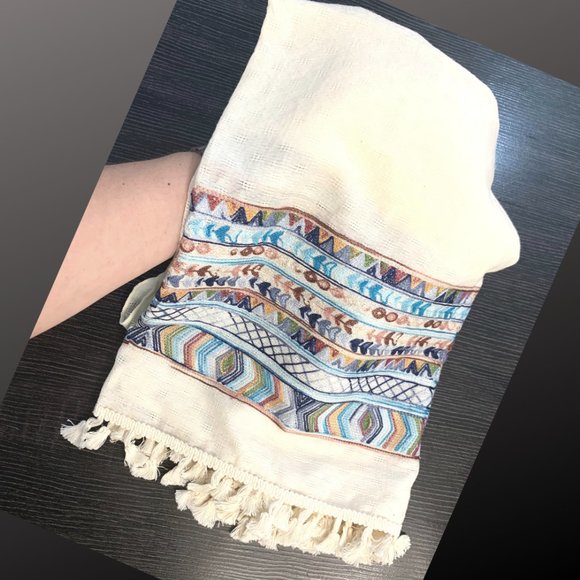 Kimono Embroidered Trim with Tassels color Ivory - Picture 3 of 4